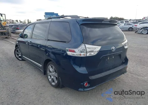 2012 Toyota Sienna Se 8 Passenger z USA, uszkodzony, nr VIN 5TDXK3DC2CS263039